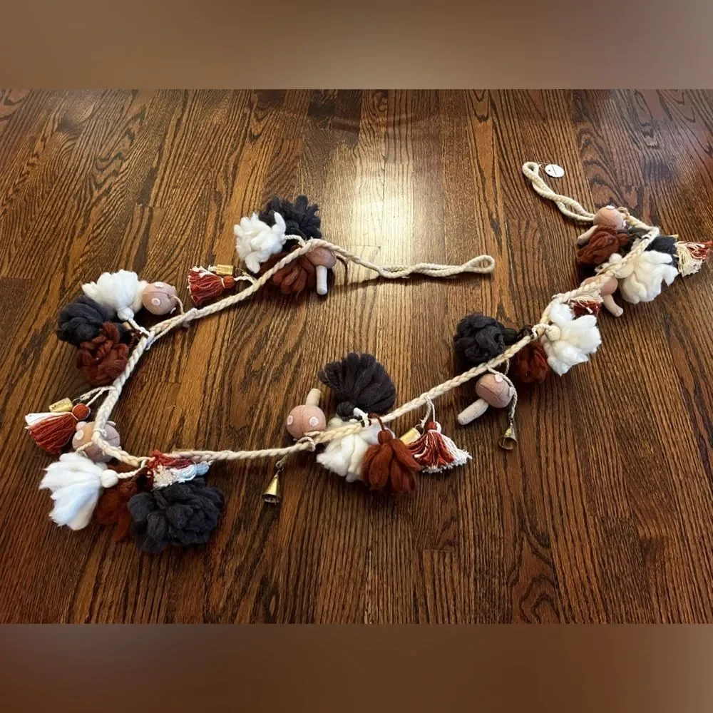 Anthropologie Large Mushroom Garland 72